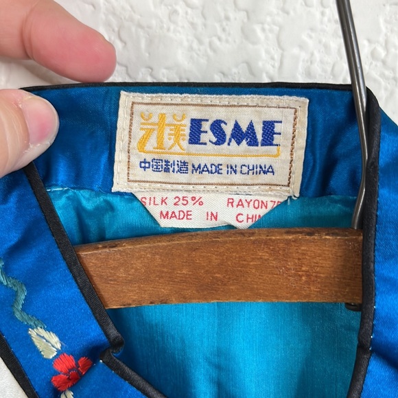VTG Esme Silk Embroidered Mandarin Robe Jacket - Picture 9 of 9